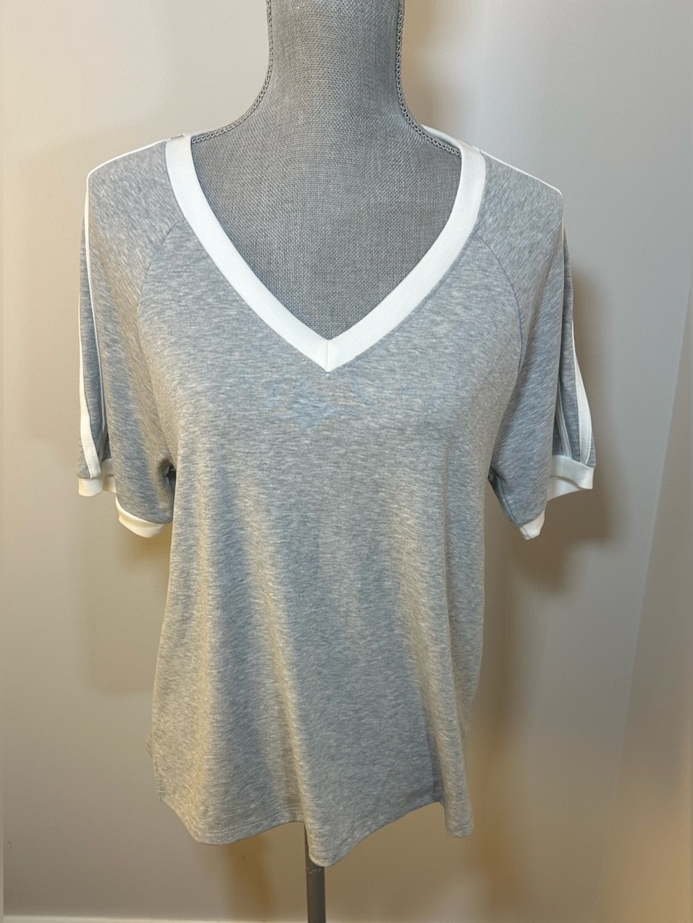 NWT Nine Britton Light Heather Gray Knit Top size Large